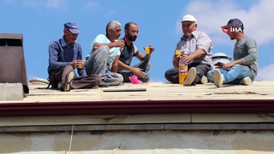 insaat iscileri -  Çatı işçileri yürekleri ağza getirdi  Videosu