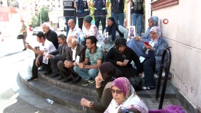 nevruz -  HDP önünde eylem yapan aile sayısı 8’inci gününde 19’a yükseldi  Videosu