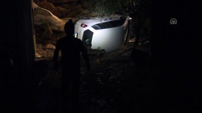 elektrik diregi - İstinat duvarı yıkılan apartman boşaltıldı - İZMİR Videosu