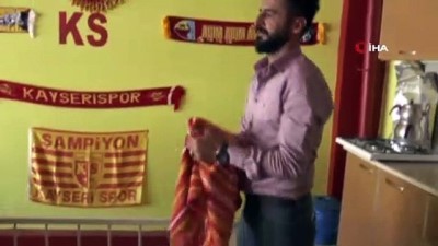 kirmizi gul -  Kayserispor fanatiği berber, dükkanını sarı-kırmızıya boyadı  Videosu