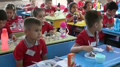 egitim ogretim yili -  Minik öğrencilere yaş pasta sürprizi  Videosu