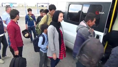  Otobüs bileti alarak İstanbul’a gitmek isteyen 15 kaçak Afgan göçmeni yakalandı 
