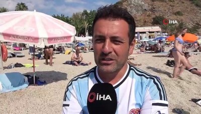  Alanya plajlarındaki yoğunluk sürüyor