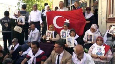 gazi yakinlari - Diyarbakır annelerinin oturma eylemine destek ziyaretleri - DİYARBAKIR  Videosu