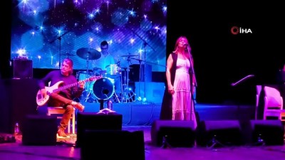  Sanatçı Birsen Tezer, Sapanca’da sahne aldı 