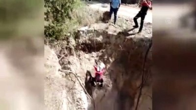 itfaiye eri - 15 metrelik kuyuya düşen kediyi itfaiye kurtardı - DENİZLİ Videosu