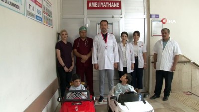 hastane yonetimi -  Çocuklar gülerek bindikleri akülü arabayla ameliyata giriyor Videosu