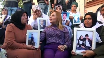  HDP önündeki ailelerin oturma eylemine TİHEK'ten destek