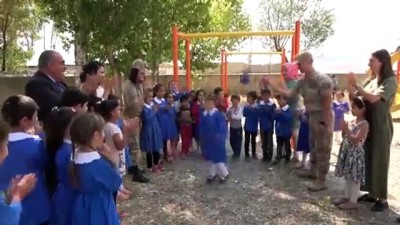 kirtasiye malzemesi - Jandarma Van'daki çocukları sevindirdi - VAN  Videosu