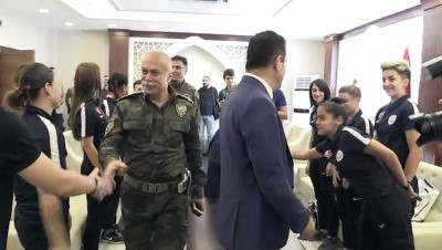 kulup baskani - Özel harekattan kadın futbol takımına destek - HAKKARİ  Videosu