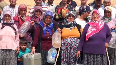  Su sıkıntısı çeken köylüler taşıma su ile ihtiyacını karşılıyor 