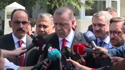 basin mensuplari - Cumhurbaşkanı Erdoğan, cuma namazı çıkışı açıklamalarda bulundu (1) - İSTANBUL  Videosu