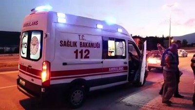 Freni boşalan otomobil üniversite öğrencilerine çarptı: 2 yaralı - KARABÜK