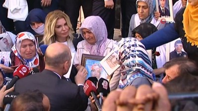 basin mensuplari -  İçişleri Bakanı Süleyman Soylu HDP Binası önünde eylem yapan anneleri ziyaret etti Videosu