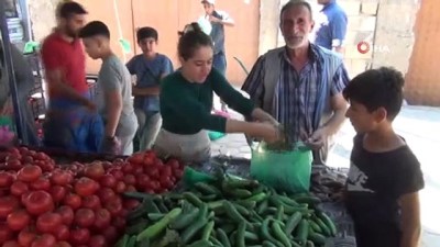 calisan kadin -  Kızıltepe’de kadın pazarcıların ekmek mücadelesi takdir topluyor  Videosu