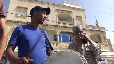 secim kampanyasi - Cumhurbaşkanı adayı Abir Musa, Cendube kentini ziyaret etti - TUNUS  Videosu