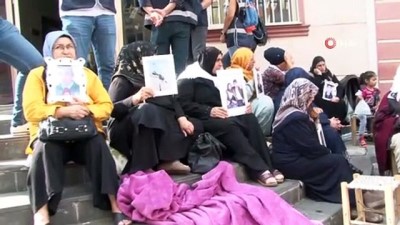 raks -  Annelerin HDP önündeki evlat nöbeti 13'üncü gününde  Videosu