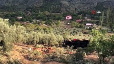 ruzgar santrali -  Kontrolden çıkan vinç zeytinliğe yuvarlandı Videosu