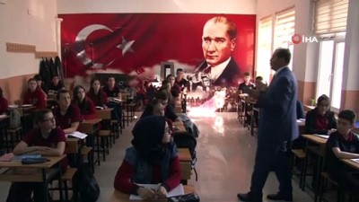 din kulturu ve ahlak bilgisi -  Profesörler tarihi Erzincan Lisesinde ders veriyor  Videosu