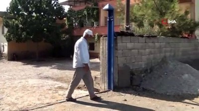 azatli -  Tarihi mezar taşından duvar yaptı  Videosu