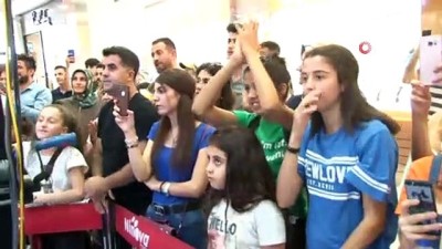  Ünlü şarkıcı Bahadır Tatlıöz, Diyarbakır’da konser verdi 
