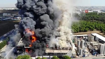  Tuzla’da polyester fabrikasındaki yangın havadan görüntülendi 