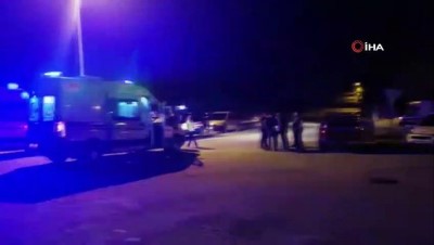 silahli kavga -  İzmir'de iki grup arasında silahlı kavga: 3 yaralı  Videosu