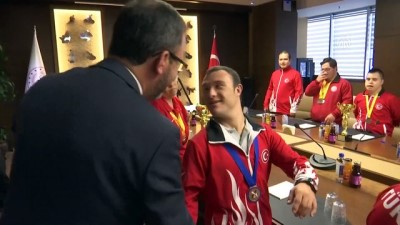 Bakan Kasapoğlu, down sendromlu sporcularla buluştu - ANKARA