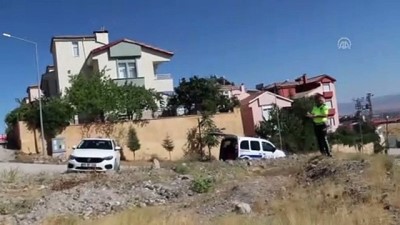 Elazığ'da minibüs şarampole devrildi: 2 yaralı