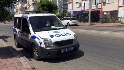 polis merkezi -  Kaldırımda bulunan kurusıkı tabanca polisi alarma geçirdi  Videosu