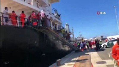 hamile kadin -  - Türk Denizciler, Kanarya Adaları Açıklarında 24 Mülteciyi Kurtardı  Videosu