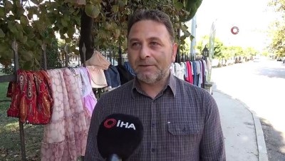 demir parmaklik -  Çocuklar caddeye asılan elbiseleri para ödemeden alabiliyor  Videosu