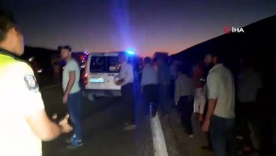 saglik ekibi -  Gaziantep'te tır ile traktör çarpıştı: 1 ölü  Videosu