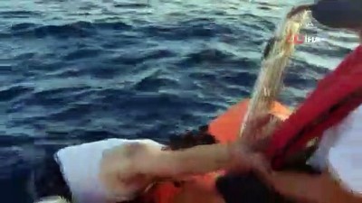 sahil guvenlik -  Göçmen botu battı: Bir bebek kayıp  Videosu