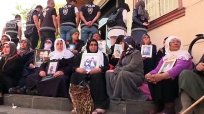 hasta ziyareti - Oturma eylemi yapan Diyarbakırlı anneye tehdit - DİYARBAKIR  Videosu