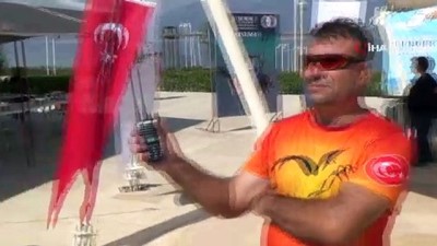 parasutcu -  Serdar Yavuz ve Ali Es anısına yamaç paraşütü düzenlendi Videosu