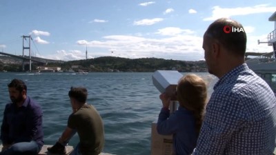 kucuk kiz -  15 Temmuz Şehitler Köprüsü’ndeki intihar girişimi trafiği durma noktasına getirdi  Videosu