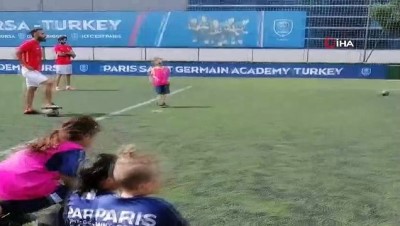 minik yetenek - 5 yaşındaki minik, futboluyla göz kamaştırıyor Videosu