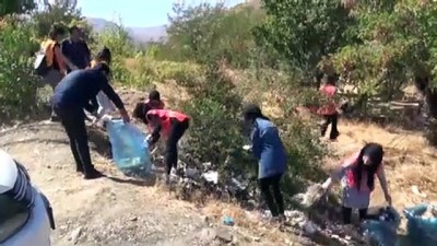 sivil toplum - Gönüllüler doğada çöp topladılar - MUŞ Videosu
