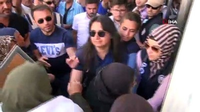 arbede -  HDP'liler ile parti binası önünde eylem yapan aileler arasında gerginlik  Videosu