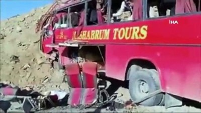  - Pakistan’da yolcu otobüsü kaza yaptı: 26 ölü, 15 yaralı