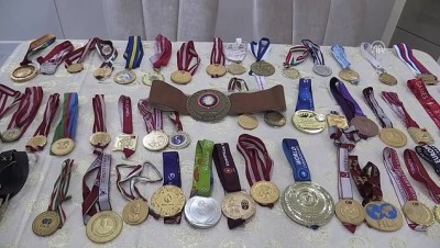 milli guresci - Şampiyonun madalyaları annesine emanet - YOZGAT  Videosu