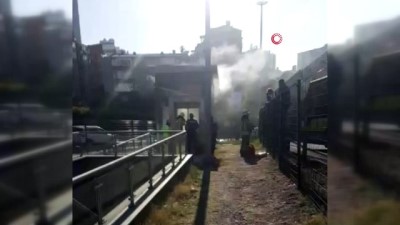 metrobus duragi -  Zincirlikuyu Metrobüs durağı asansöründe yangın Videosu