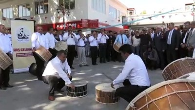 Abdal Topluluğu, Neşet Ertaş için sahne aldı - KIRŞEHİR