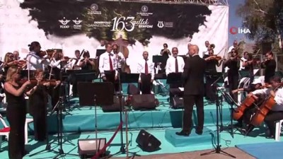 turne -  Doğu Ekspresiyle yola çıkan İzmir Devlet Senfoni Orkestrası, Erzincan tren garında konser verdi Videosu
