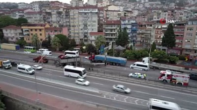  Kocaeli’de makaslayan tır D-100’ü trafiğe kapattı: 1 yaralı 
