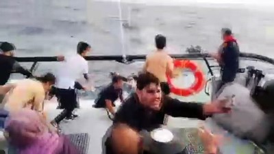nani - Mehmetçik düzensiz göçmenleri dev dalgaların arasından almış - EDİRNE  Videosu