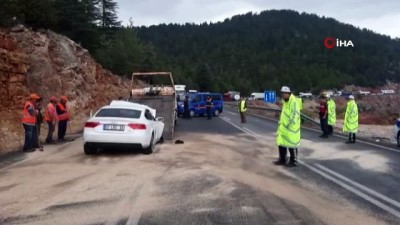  Antalya'da otomobiller çarpıştı: 4 ölü, 2 yaralı 