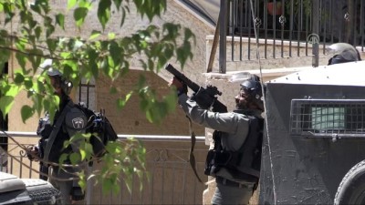 gaz bombasi - İsrail güçleri Batı Şeria'daki baskınlarına devam ediyor - RAMALLAH Videosu