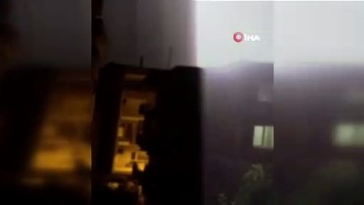 saganak yagis -  İzmir'de şimşekler geceyi gündüze çevirdi  Videosu